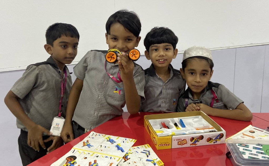 Students building projects