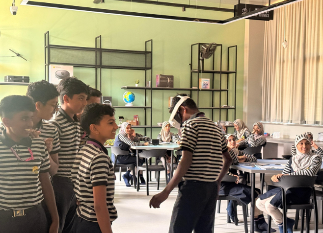 Students in future classroom experimenting with VR